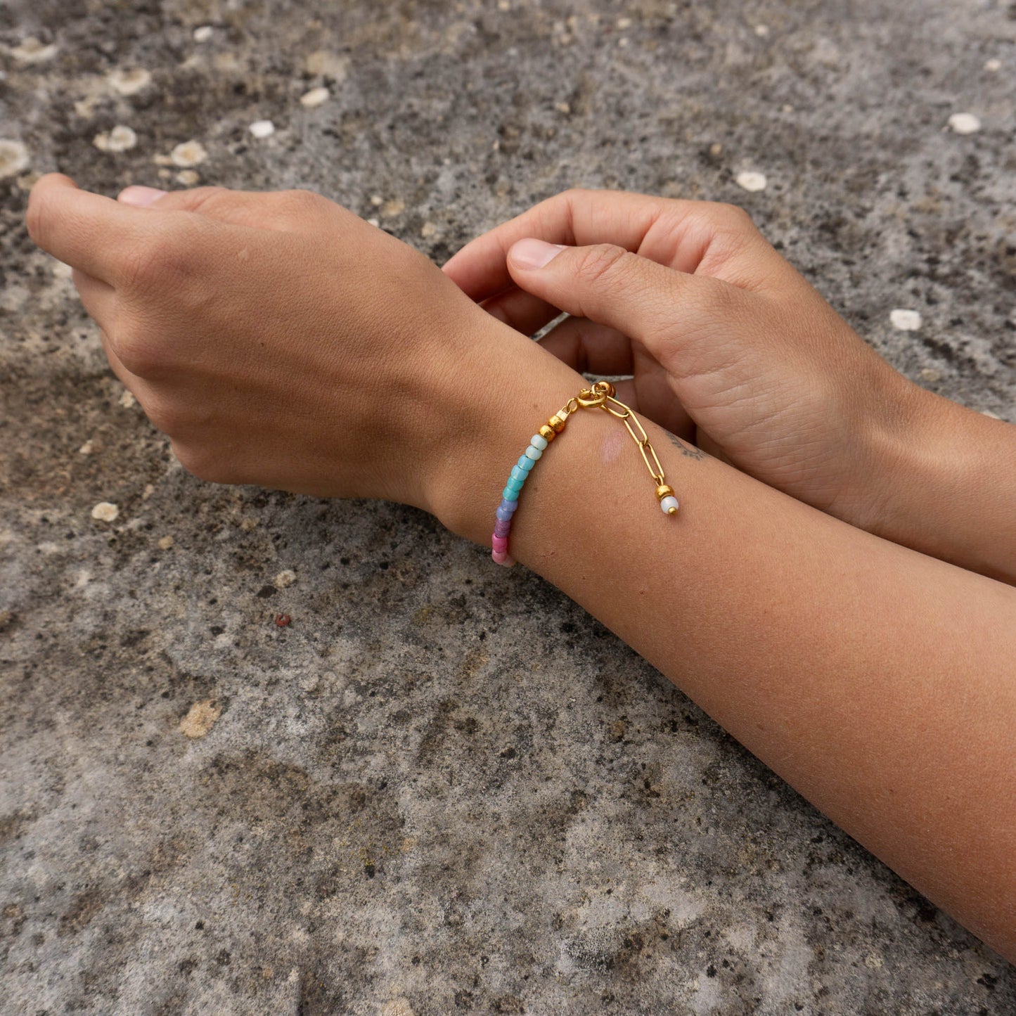 Buntes Perlenarmband 'Rainbow Dreams' mit Farbverlauf